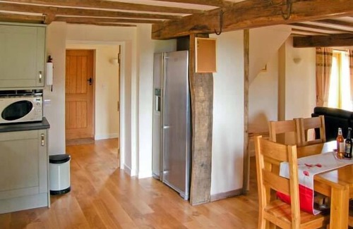 Caynham Cottage | THE OLD CIDER MILL, family friendly, with a garden in Caynham