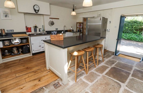 Eglingham Cottage | THE OLD COACH HOUSE, pet friendly, with open fire in Alnwick