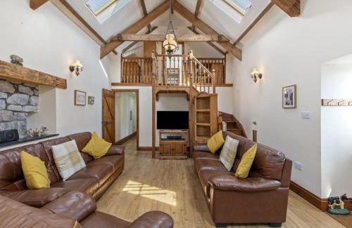 Llanybri House | The Old Cow Barn - A barn sleeping 8 guests close to Pendine and Laugharne