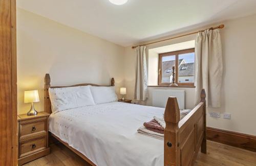 Llanybri House | The Old Cow Barn - A barn sleeping 8 guests close to Pendine and Laugharne