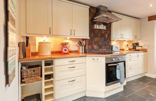 St Ishmaels House | The Old Cowshed