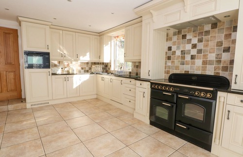 Hartington House | THE OLD CROFT, pet friendly, character holiday cottage in Hartington
