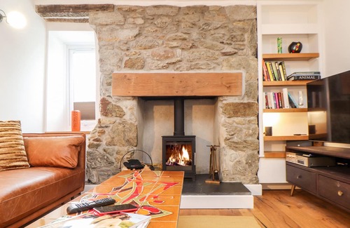 Flushing House | THE OLD CUSTOMS POST, pet friendly, with open fire in Flushing