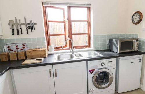Newnham Cottage | THE OLD DAIRY, pet friendly, with a garden in Newnham-On-Severn