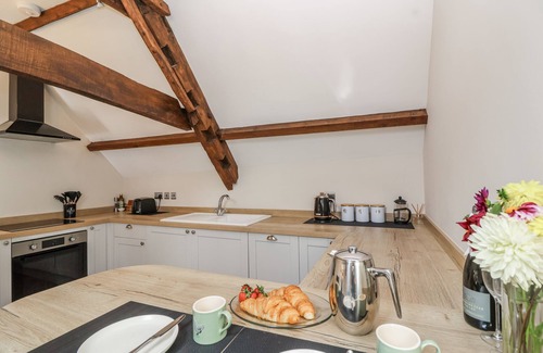 Nettleton Cottage | THE OLD DAIRY, romantic, with a garden in Acton Turville
