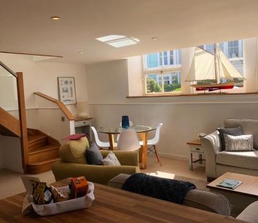 Mylor Churchtown Apartment | The Old English Rooms