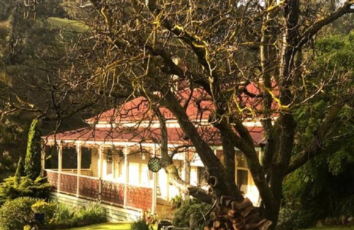 Great Alpine Valley House | The Old Ensay Hotel House