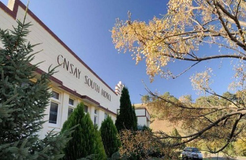 Great Alpine Valley House | The Old Ensay Hotel House