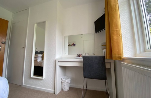 Bournville Hotel | The Old Farm Hotel