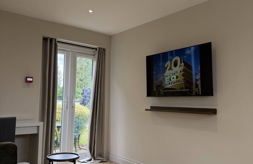 Bournville Hotel | The Old Farm Hotel