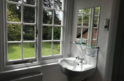 Bournville Hotel | The Old Farm Hotel