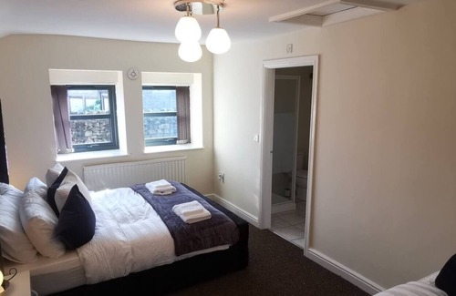 Bradford Cottage | "The Old Forge"- 5 minutes away from motorway