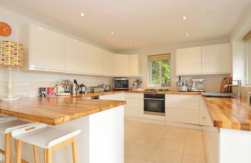 Wadebridge Cottage | THE OLD GRANARY, family friendly, with open fire in Rock