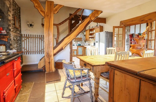 Henryd House | THE OLD GRANARY, pet friendly, character holiday cottage in Conwy