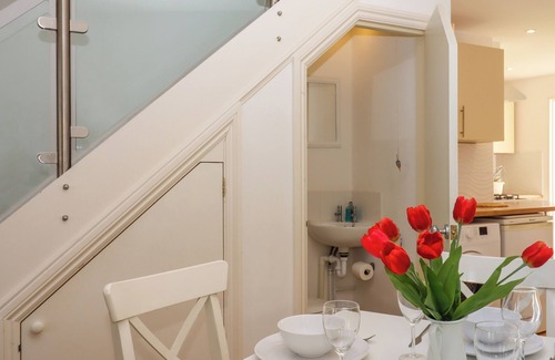 Teignmouth Cottage | THE OLD GREENGROCERS, family friendly, with a garden in Shaldon