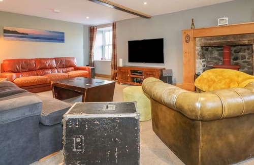 St. Stephen House | THE OLD KING'S ARMS, pet friendly, with open fire in St Stephen