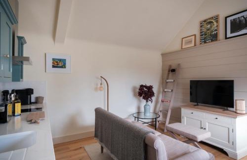 Burford House | The Old Livery - An Elegant Bolthole with EV Parking