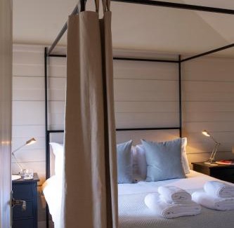 Burford House | The Old Livery - An Elegant Bolthole with EV Parking