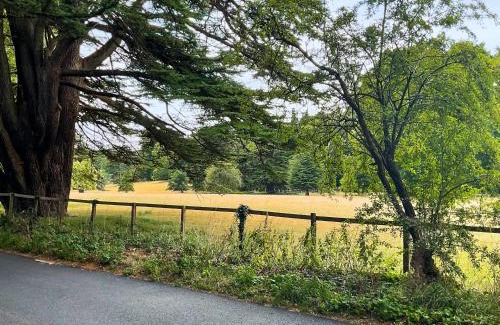 West Knoyle House | The Old Lodge