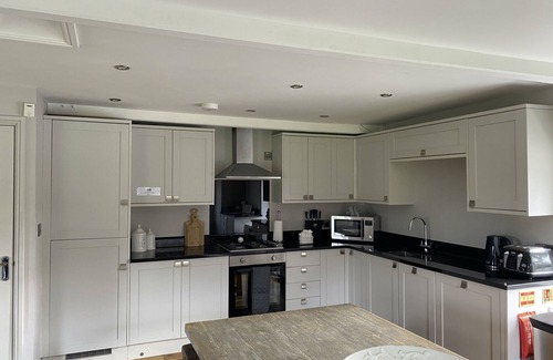 Alfreton Cottage | The Old Milking Parlour - 6 bedroom property with hot tub