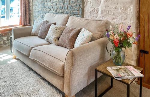 Axbridge House | The Old Post House - Uk50190