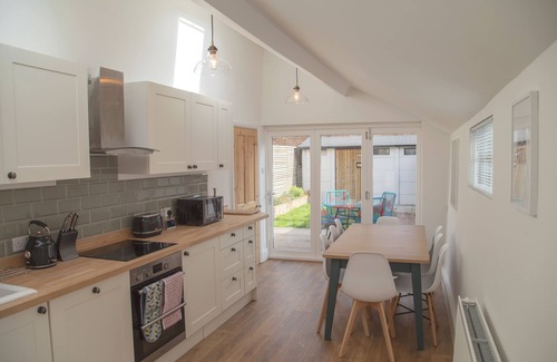 South Hinksey Cottage | The Old Post Office - Bright & Modern 4bdr Townhouse With Private Garden