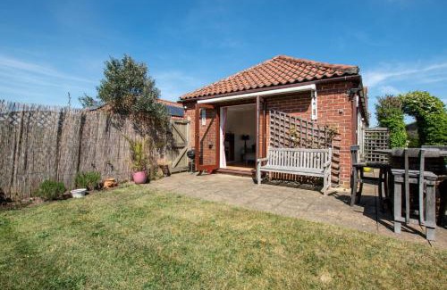 Beccles House | The Old Pottery Cottage