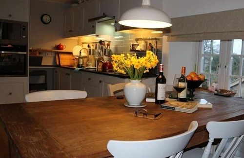 Littlebredy Cottage | THE OLD READING ROOM, pet friendly, with open fire in Langton Herring