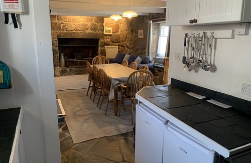 Sennen Cove Cottage | The Old Saltings: Beautiful fisherman's cottage in Sennen Cove, sleeps up to 6/8
