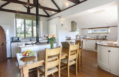 South Perrott Cottage | The Old School (Dorset) - a charming stone country cottage in Dorset sleeping 6 guests in 3 bedroom