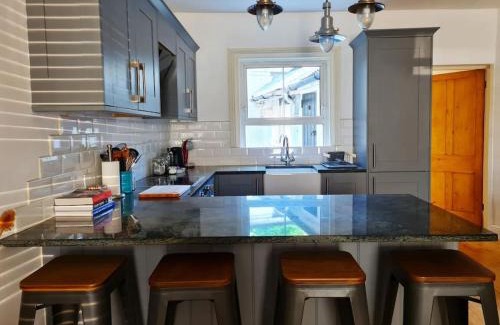 Salisbury House | The Old School House - Parking & Close to City
