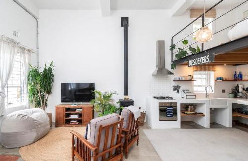 Kalk Bay Apartment | The Old Shop loft apt in the heart of Kalk Bay
