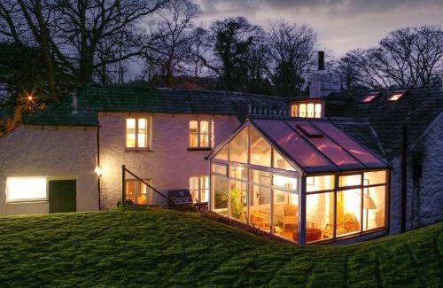 Beaumaris House | The Old Smithy - Cottage