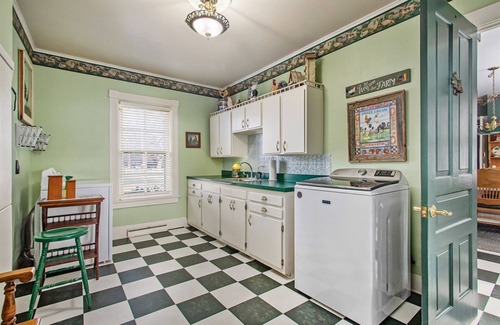 Allegan House | The Old Snow Farm: Lake Allegan Waterfront, Classic Farmhouse, Fire Pit, Patio