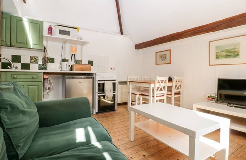 Sherborne Apartment | THE OLD STABLE, pet friendly, character holiday cottage in Sherborne