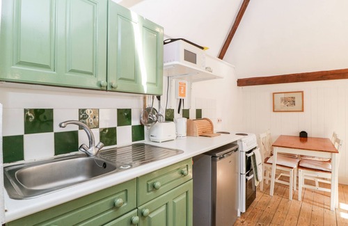 Sherborne Apartment | THE OLD STABLE, pet friendly, character holiday cottage in Sherborne
