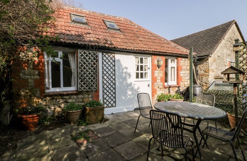 Sherborne Apartment | THE OLD STABLE, pet friendly, character holiday cottage in Sherborne
