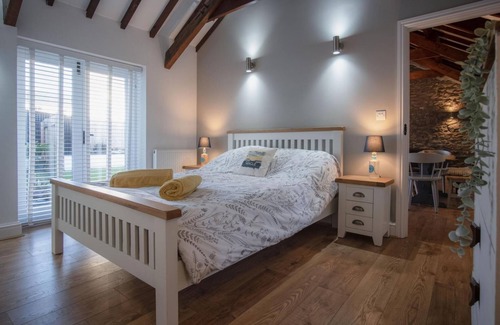 Angle House | The Old Stables - 3 Bedroom Cottage - Angle