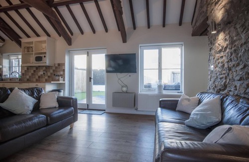 Angle House | The Old Stables - 3 Bedroom Cottage - Angle