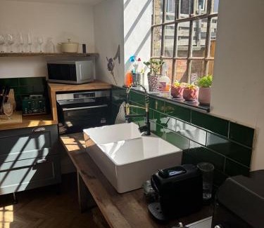 Carshalton Central Apartment | The Old Stables at 1A