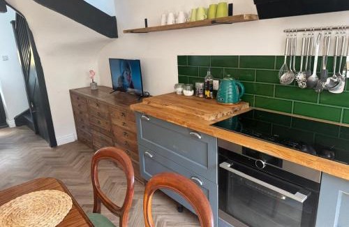 Carshalton Central Apartment | The Old Stables at 1A
