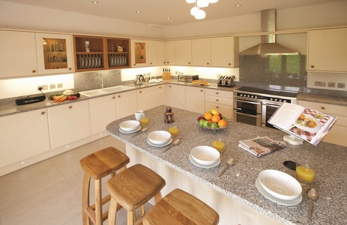 Gastard House | The Old Stables is a pretty farm cottage in Wiltshire, sleeps eight people, child friendly.