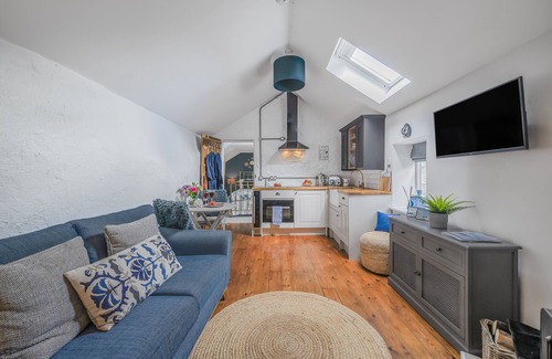 Charmouth Cottage | The Old Stables - sleeps 2 guests in 1 bedroom