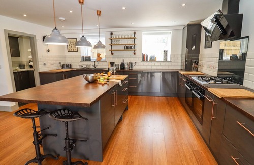 Lydney Cottage | THE OLD SUNDAY SCHOOL, family friendly, with a garden in Bream