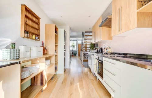 Ferndale House | The Old Sweetshop 2 Bedroom House Brixton/Clapham