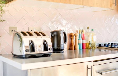 Ferndale House | The Old Sweetshop 2 Bedroom House Brixton/Clapham