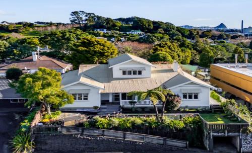 New Plymouth House | The Old Villa on Liardet