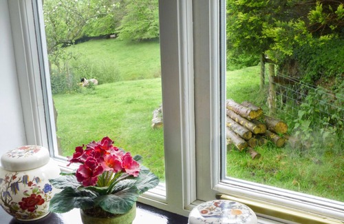 Knowstone Cottage | THE OLD WORKSHOP, pet friendly, with a garden in Knowstone