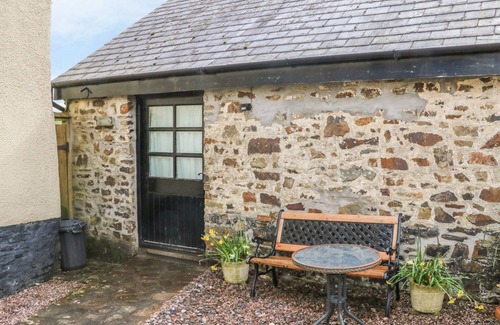 Knowstone Cottage | THE OLD WORKSHOP, pet friendly, with a garden in Knowstone