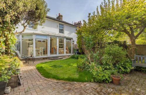 Seabrook House | The Olde Cottage - Hythe